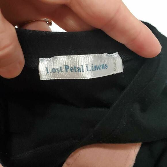 Lost Petal Linens Womens Blouse Black Sleeveless Scoop Neck Stretch Applique M - Picture 6 of 8